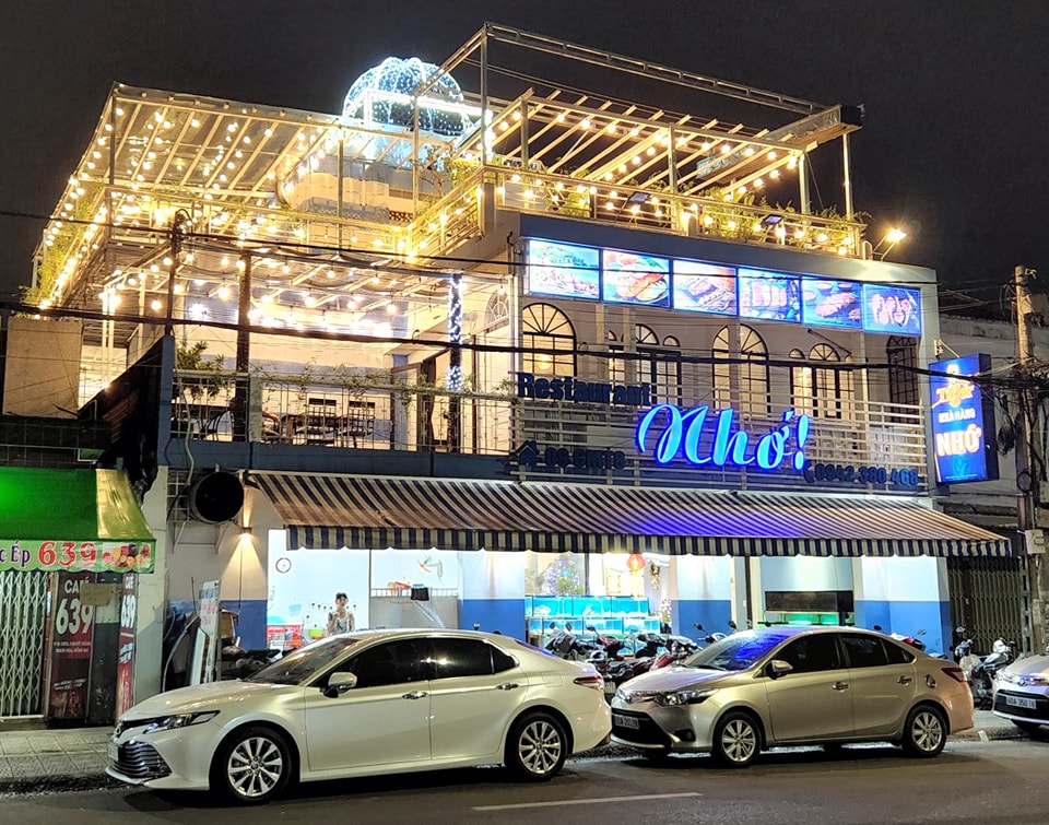 Nhà hàng NHỚ nằm bên bờ sông Đồng Nai